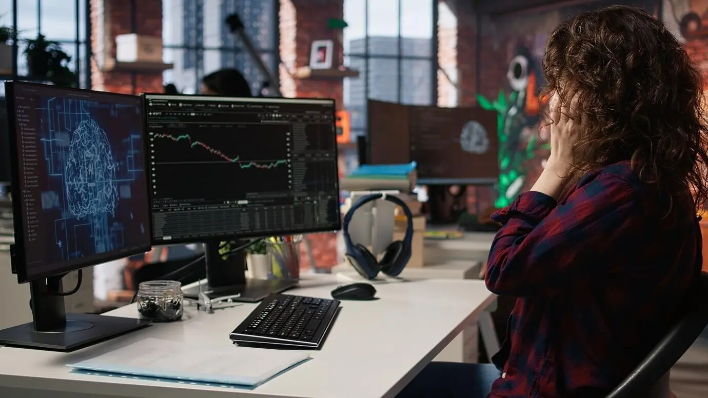 A startup manager gives good news to the team as the company’s stock rises.